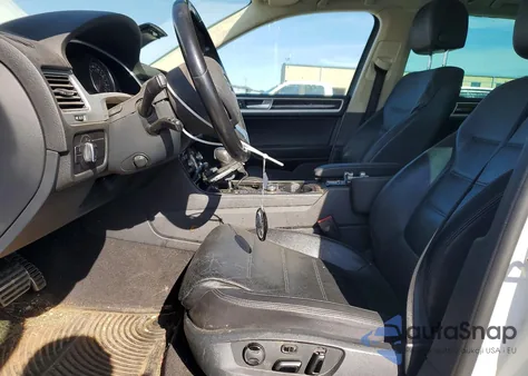 2017 Volkswagen Touareg Executive из США, поврежденный, VIN WVGGF7BP4HD006738